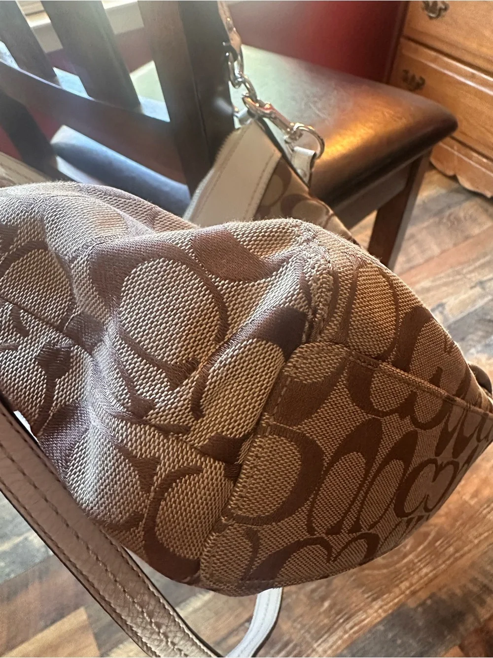 Coach Brown Signature Canvas Shoulder Bag with White Trim - Picture 4 of 12